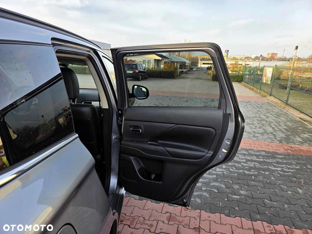 Mitsubishi Outlander 2.0 4WD Plus - 11