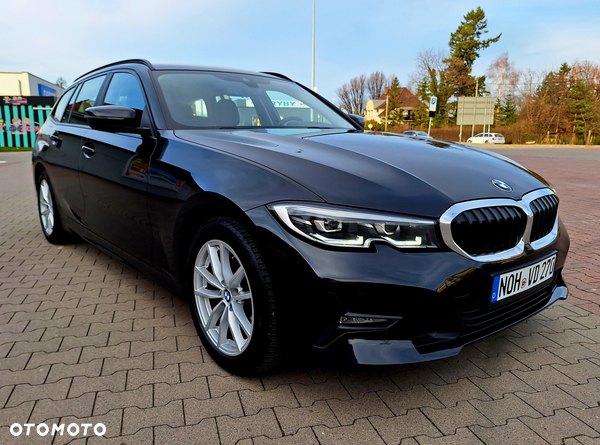 BMW Seria 3 318d Touring Sport Line