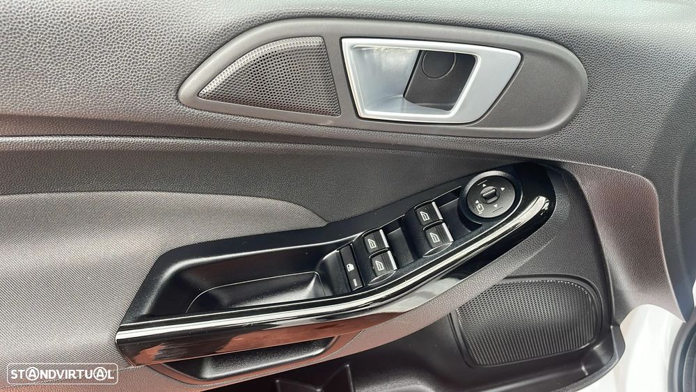 Ford Fiesta 1.0 EcoBoost S&S TITANIUM - 14