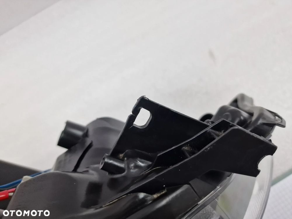 TOYOTA YARIS III 3 LIFT 14- PRAWA LAMPA PRZEDNIA PRZÓD SOCZEWKA , NR KOITO 0D-160 , NR AUKCJI LA276 - 10