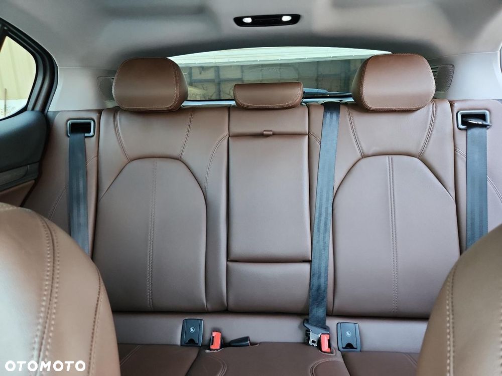 Alfa Romeo Stelvio 2.0 Turbo 16V AT8-Q4 Ti - 10