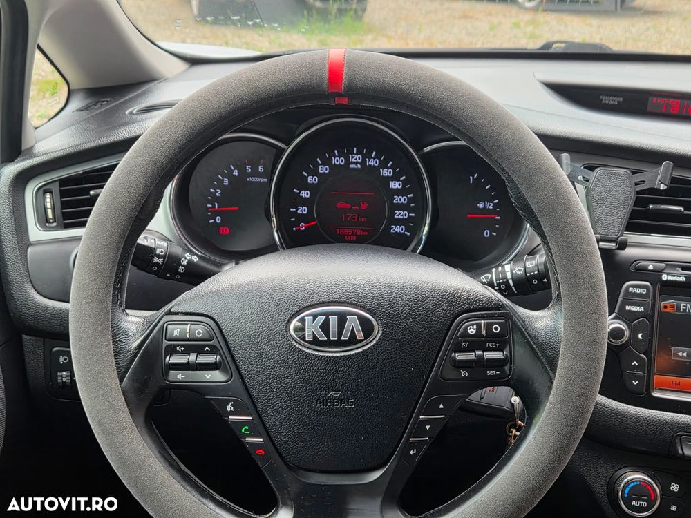 Kia Ceed 1.6 CRDi 128 Fifa World Cup Edition - 17
