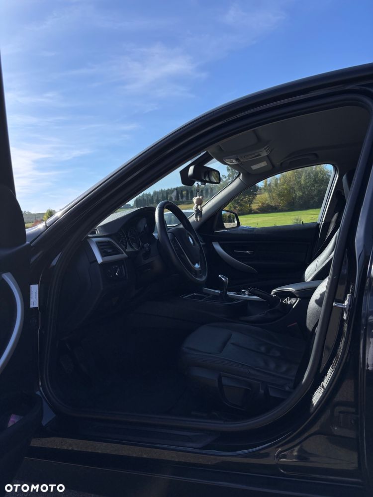BMW Seria 3 318d xDrive Luxury Line - 16