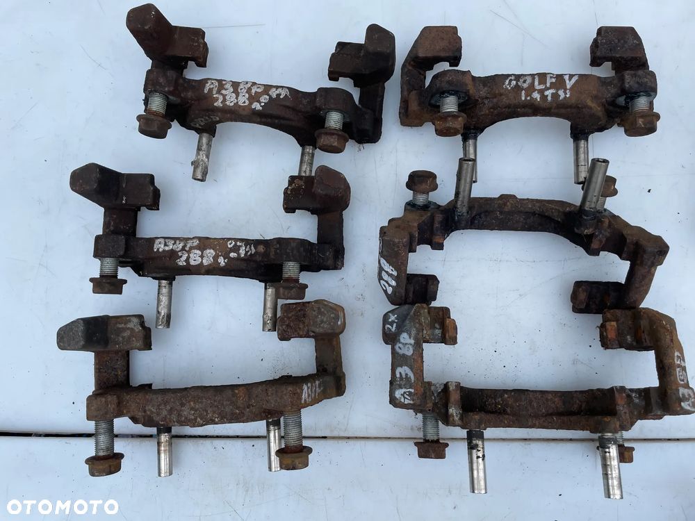 JARZMO LEWY PRAWY PRZÓD VW GOLF V AUDI A3 8P NA TARCZĘ 288