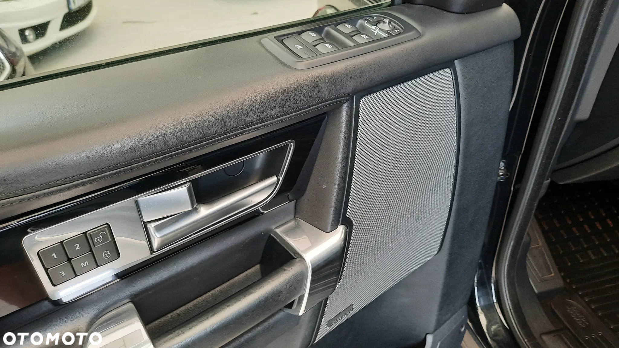Land Rover Discovery IV 3.0 V6 SC Landmark - 13