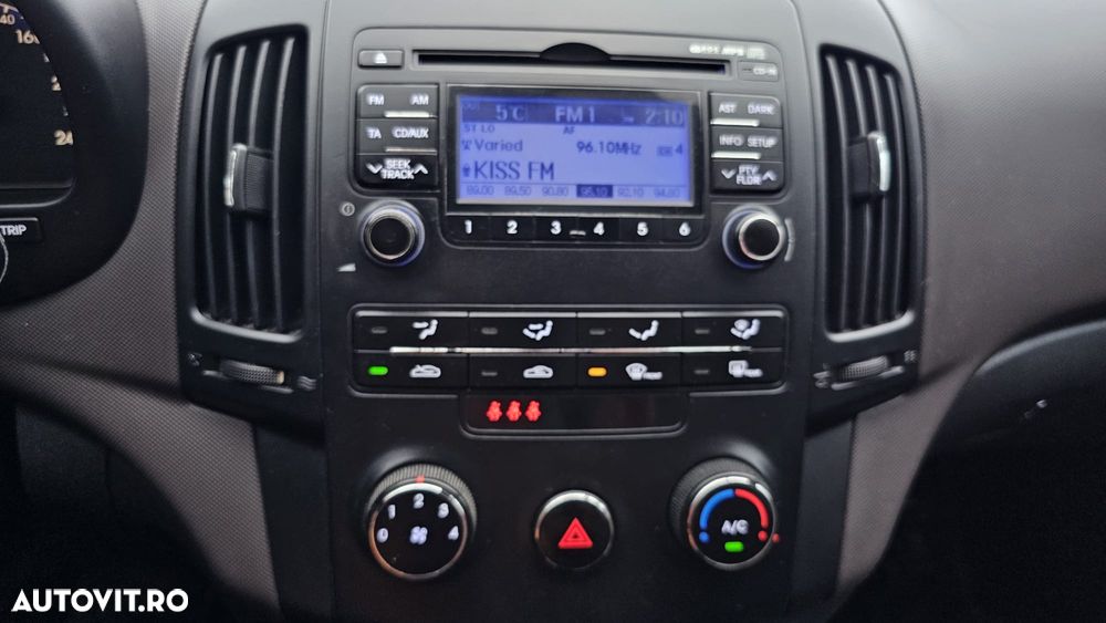 Hyundai i30 1.6 CRDi CLASSIC - 4