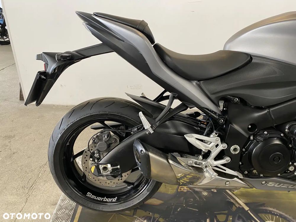 Suzuki GSX 1000 - 14