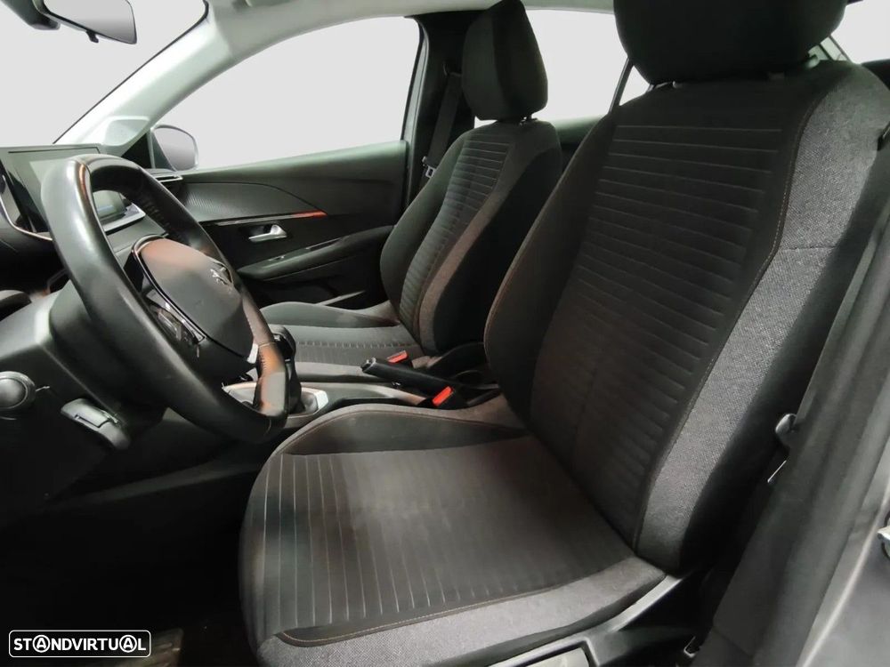 Peugeot 208 - 8
