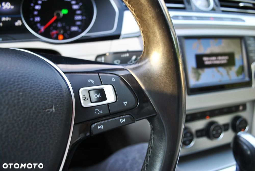 Volkswagen Passat - 19
