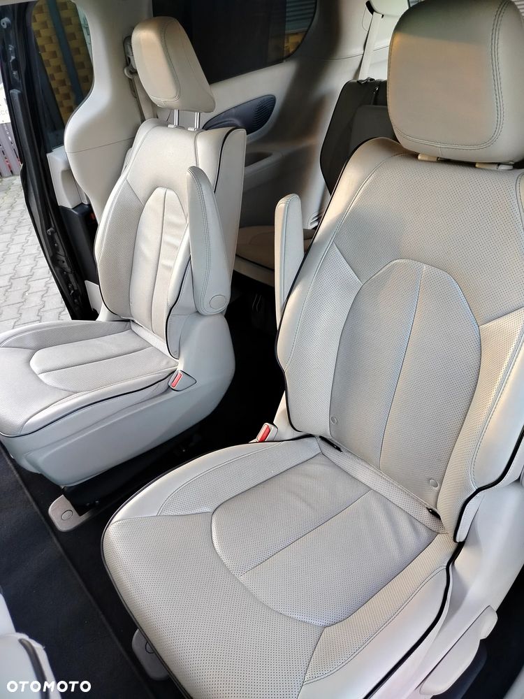 Chrysler Pacifica - 17