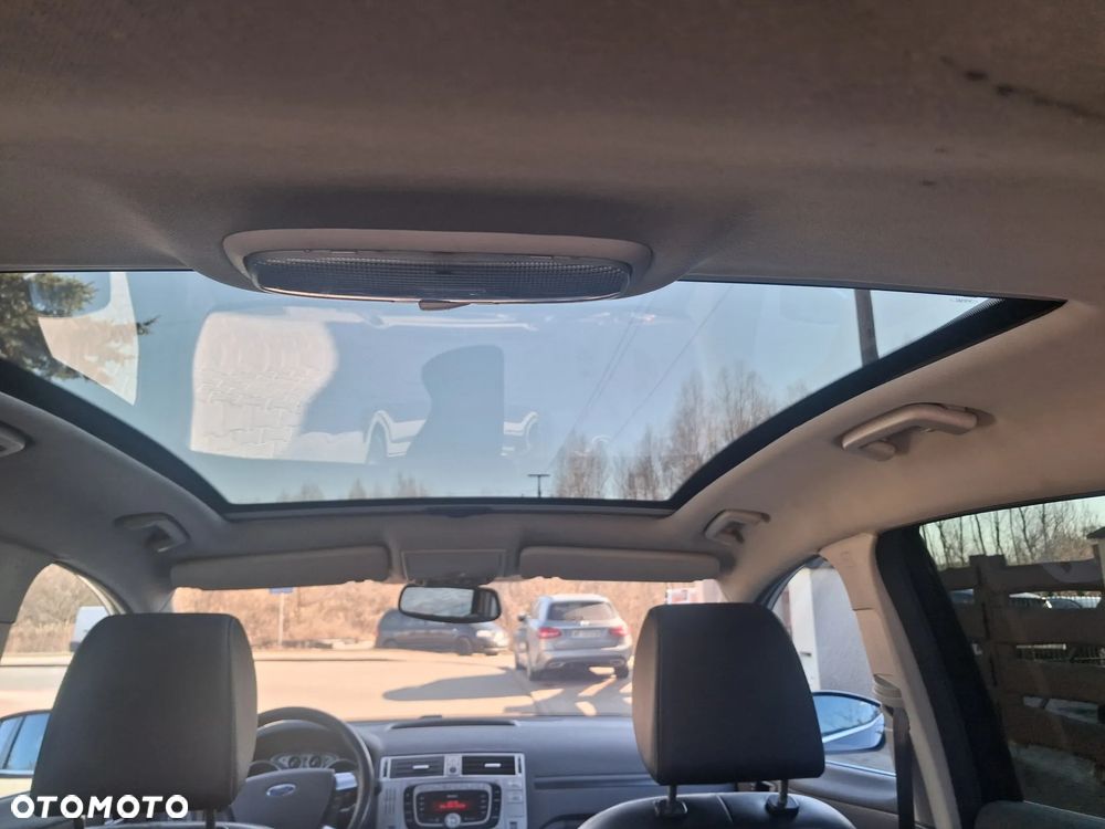 Ford Kuga 2.0 TDCi 2x4 Titanium - 19