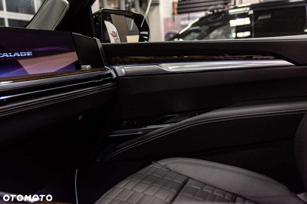 Cadillac Escalade - 34