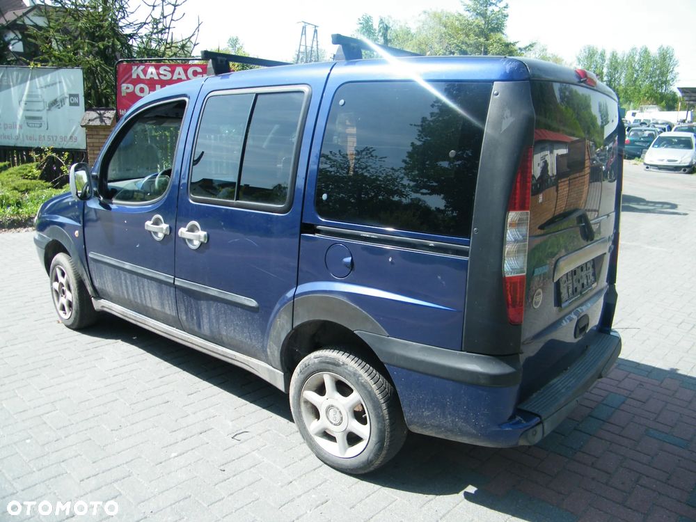 Fiat Doblo I (00-04r.) 1.9 JTD 100KM. Silnik 182B9000  (223ZXE1A) Skrzynia 55201066  (71723123; 55180658) lakier 480 BLUE VITALITY DERIN MAVI. Cały na części. GWARANCJA !!!  Przód Tył Zestaw Komplet Drzwi Klapa Zderzak Błotnik Maska Grill Atrapa Szyba Pas Lampa Lusterko Boczki Fotel Kanapa Kokpit Deska Rozdzielcza Przełącznik Włącznik Sterownik Przewody Wiązka Instalacja Moduł Komputer Czujnik Listwa Pompa Alternator Wtryski Głowica Rozrusznik Kompresor Sprzęgło Dwumas Silnik Skrzynia ABS Klimatyzacji Paliwa Wspomagania Kolektor Turbina Przepustnica Zawór Chłodnica Koło Hak Belka Sanki Zawieszenie Mcpherson Półoś Amortyzator Wydech Tłumik Zacisk Most - 5