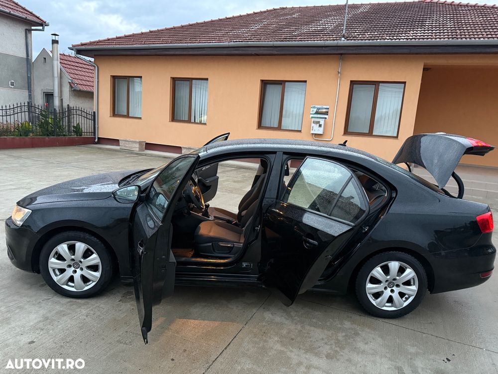 Volkswagen Jetta 1.6 TDI Blue Motion Technology Comfortline - 26