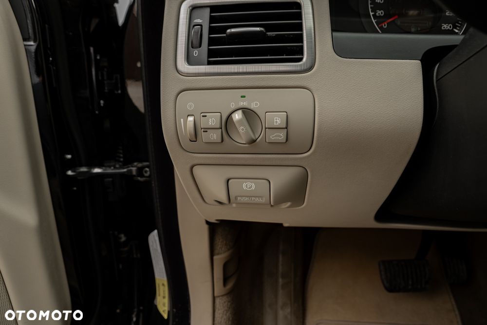 Volvo XC 70 D5 AWD Momentum - 30