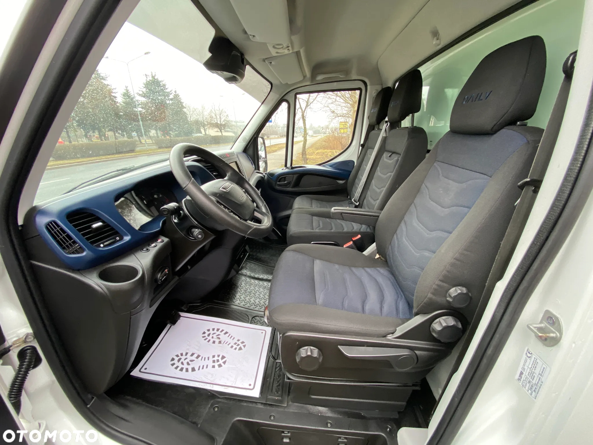 Iveco DAILY 35S16 HI-MATIC KONTENER 8 EUROPALET WINDA ZEPRO - 26