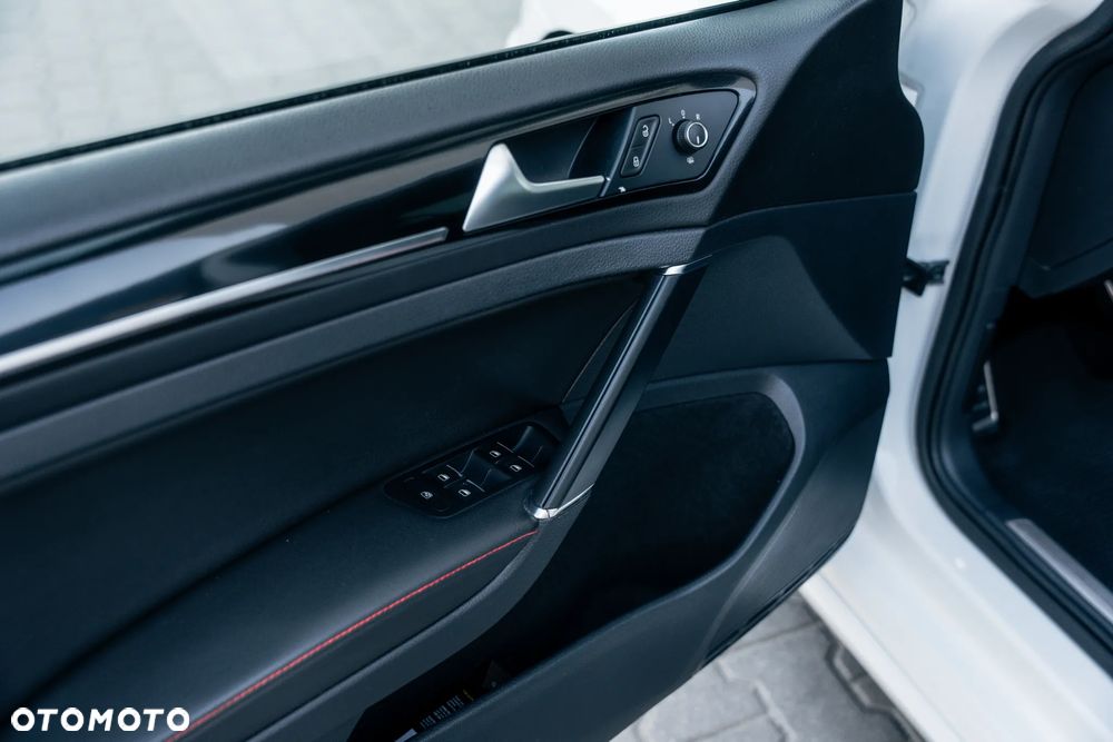 Volkswagen Golf GTI (BlueMotion Technology) DSG Performance - 15