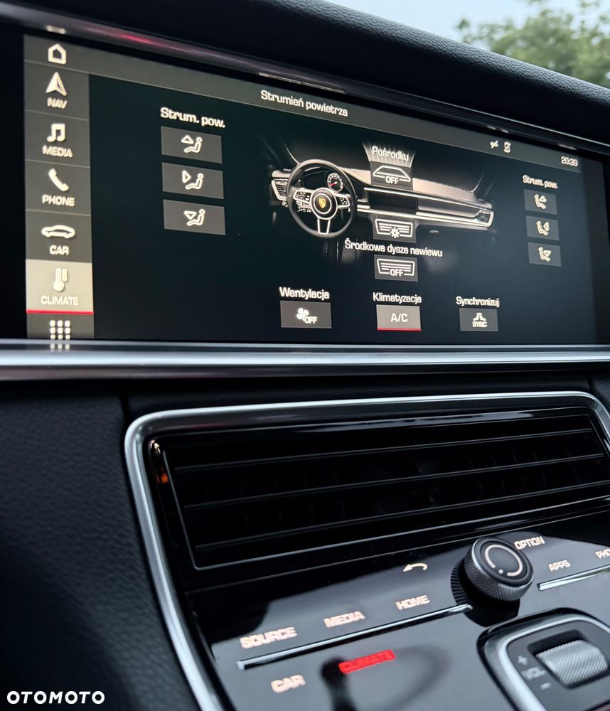 Porsche Panamera - 40