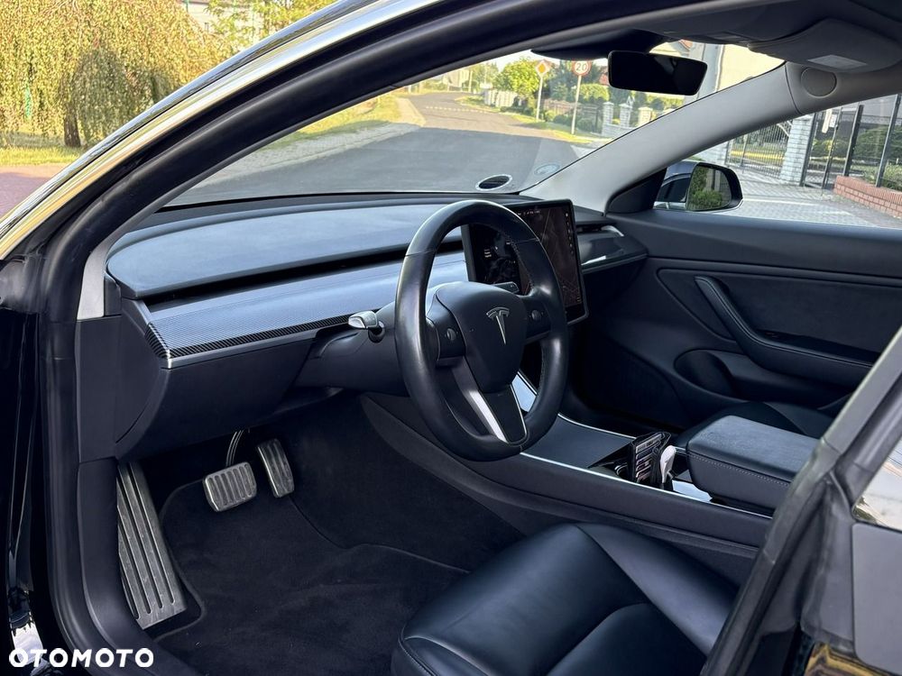 Tesla Model 3 - 10