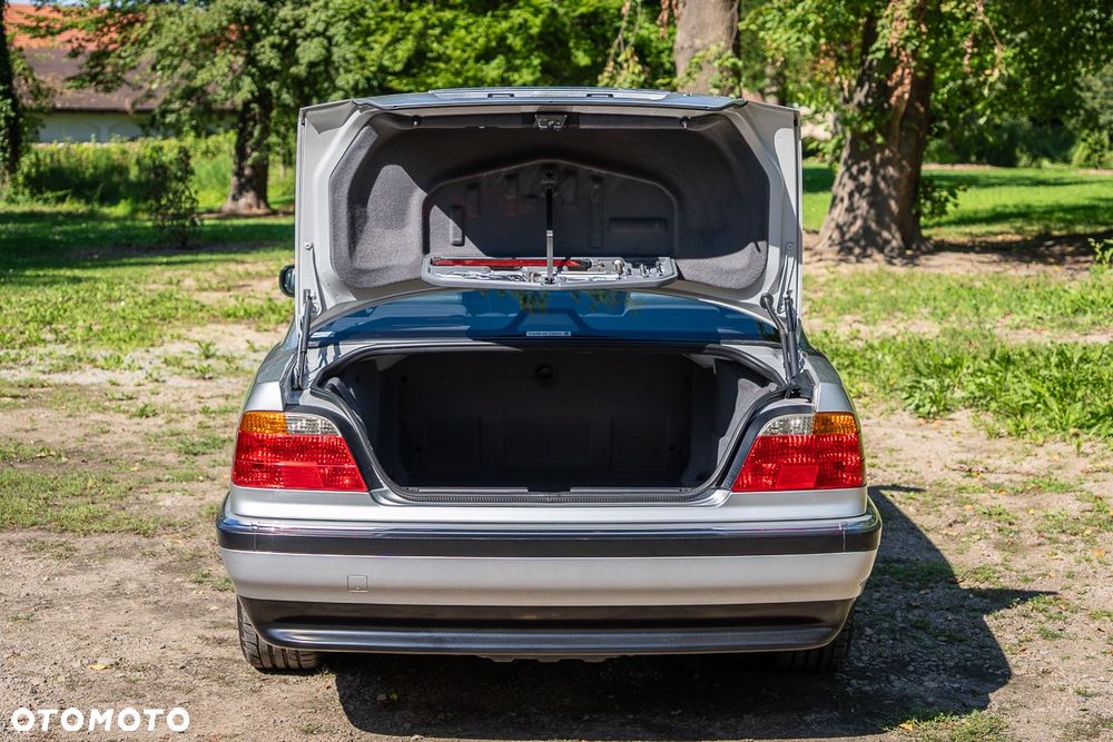 BMW Seria 7 735i - 20