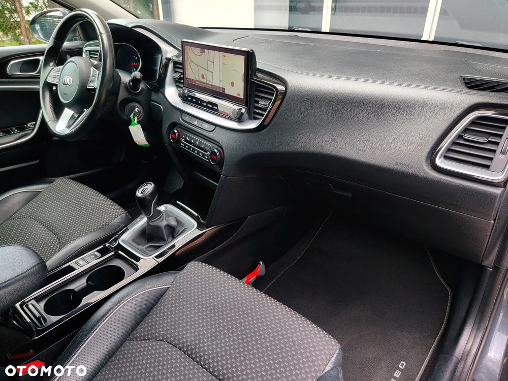 Kia XCeed - 30