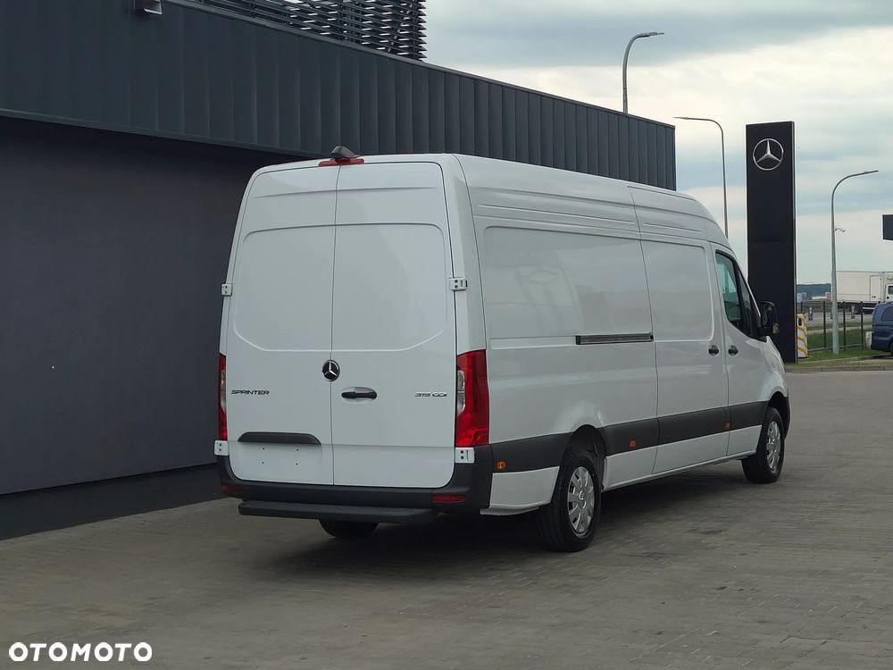 Mercedes-Benz Sprinter - 4