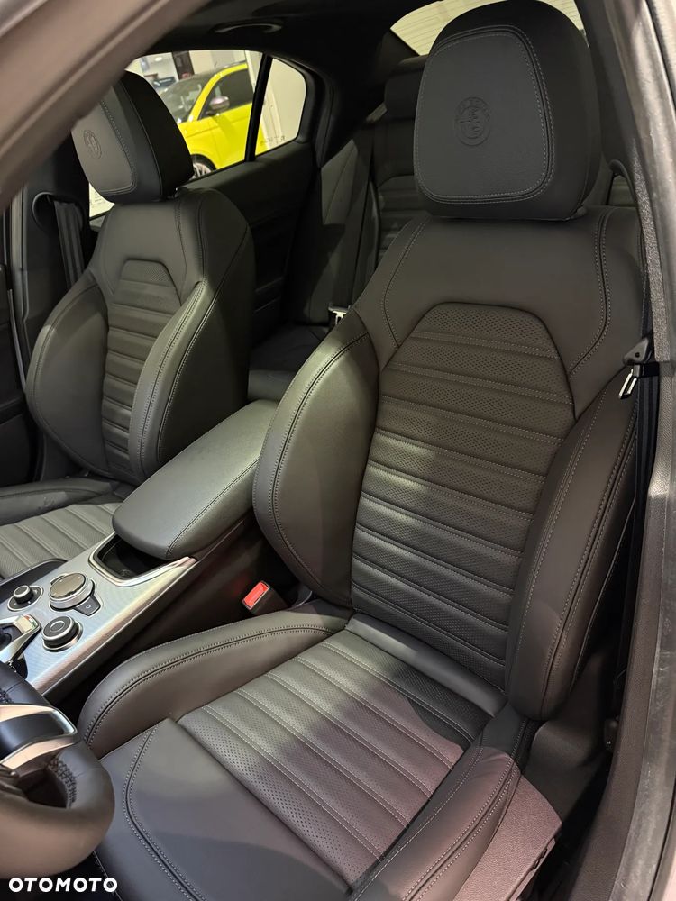 Alfa Romeo Giulia 2.0 Turbo Veloce Q4 - 11