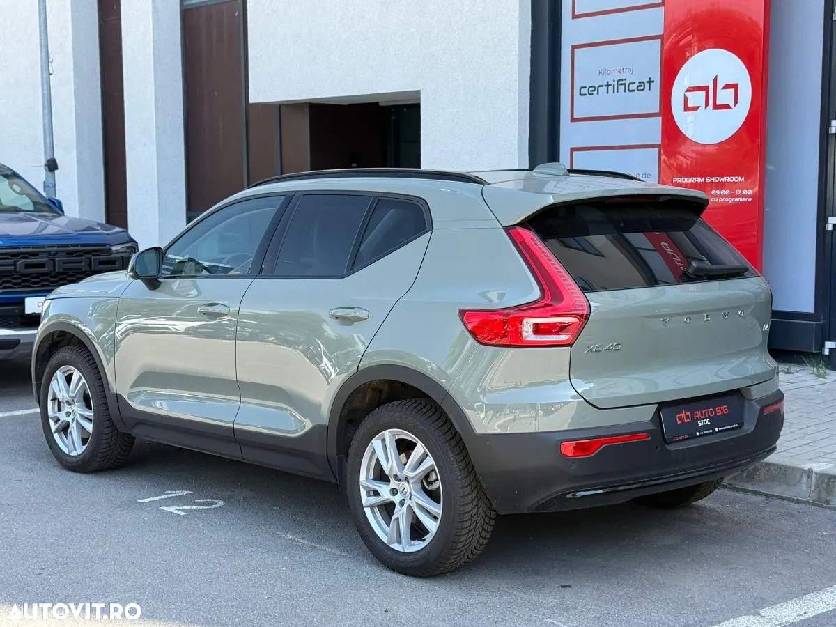 Volvo XC 40 B4 AT8 Mild Hybrid Momentum Pro - 11