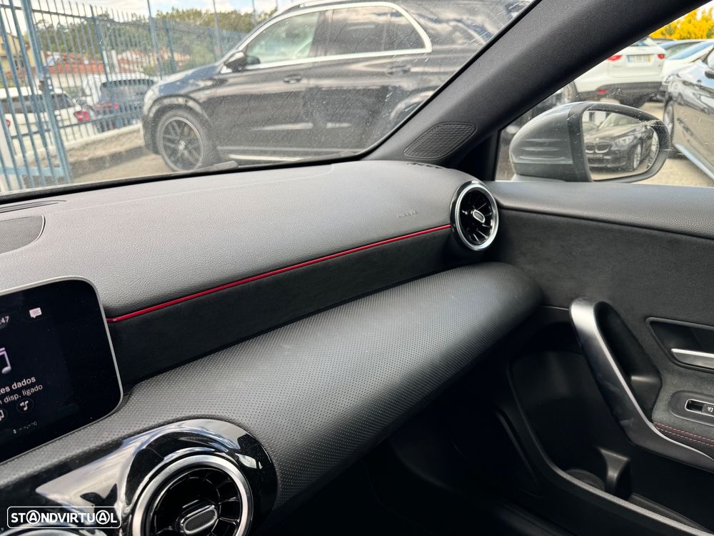 Mercedes-Benz A 200 Limousine AMG Line - 25