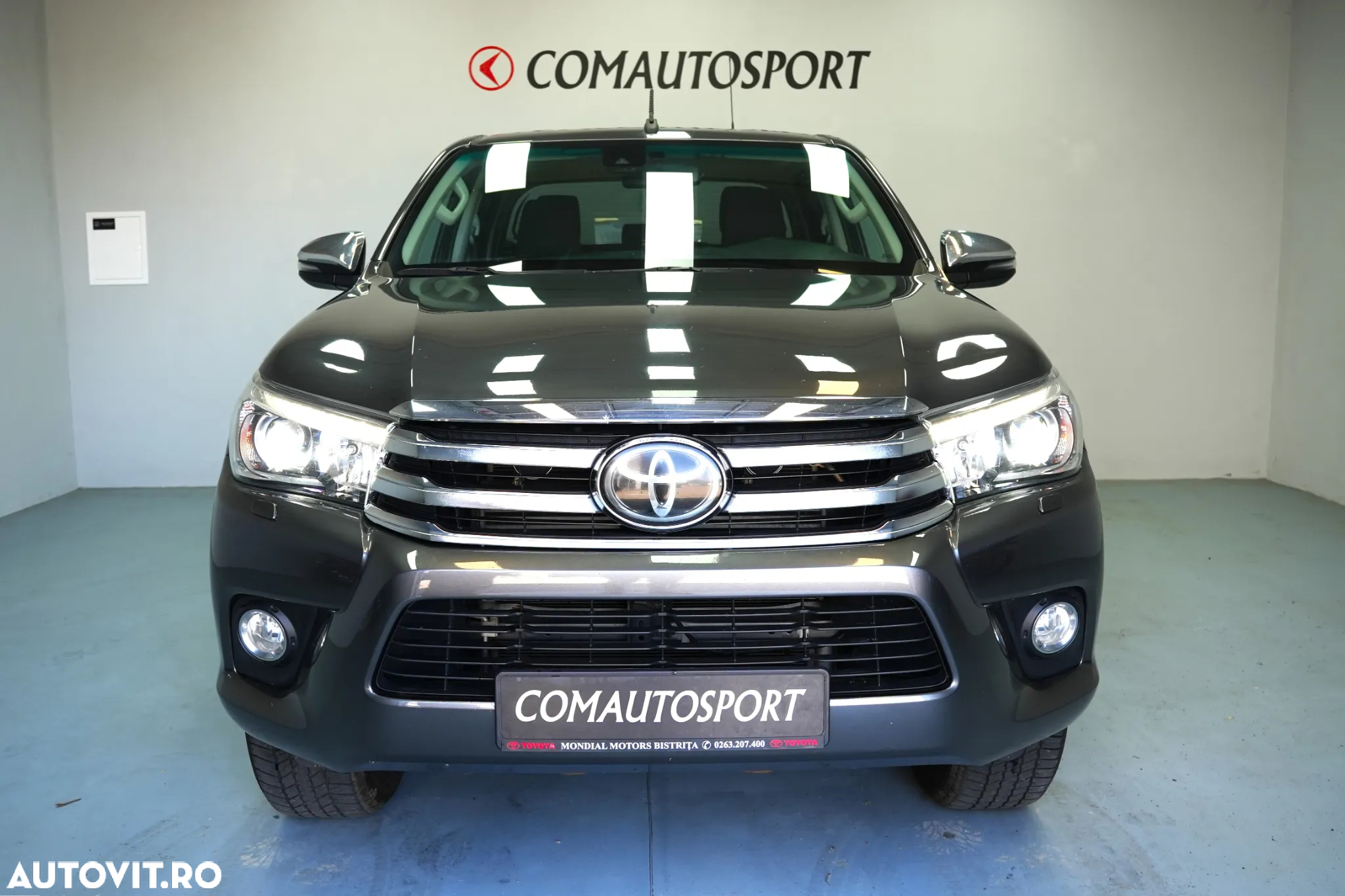 Toyota Hilux 4x4 Double Cab A/T Invincible - 2
