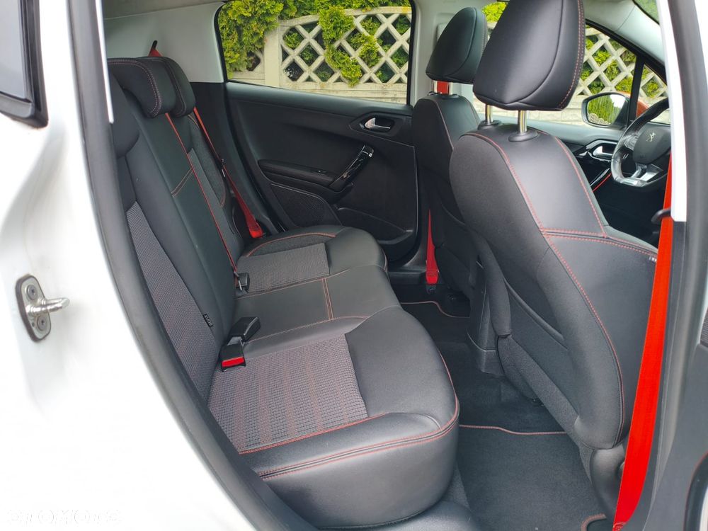 Peugeot 208 - 25