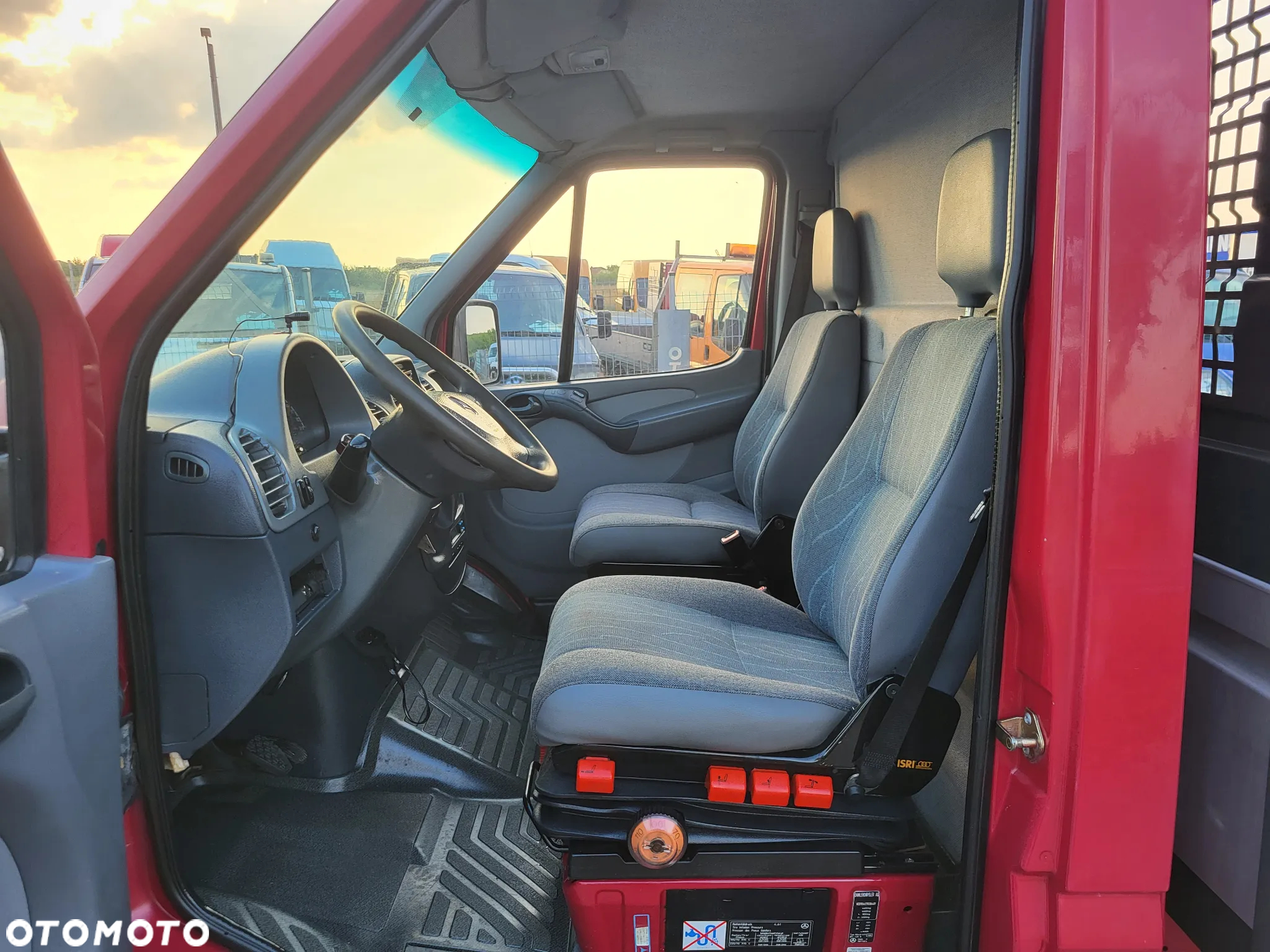 Mercedes-Benz Sprinter - 25