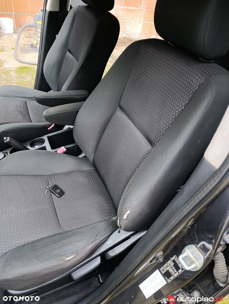 Toyota Corolla Verso 1.8 Sol + - 8