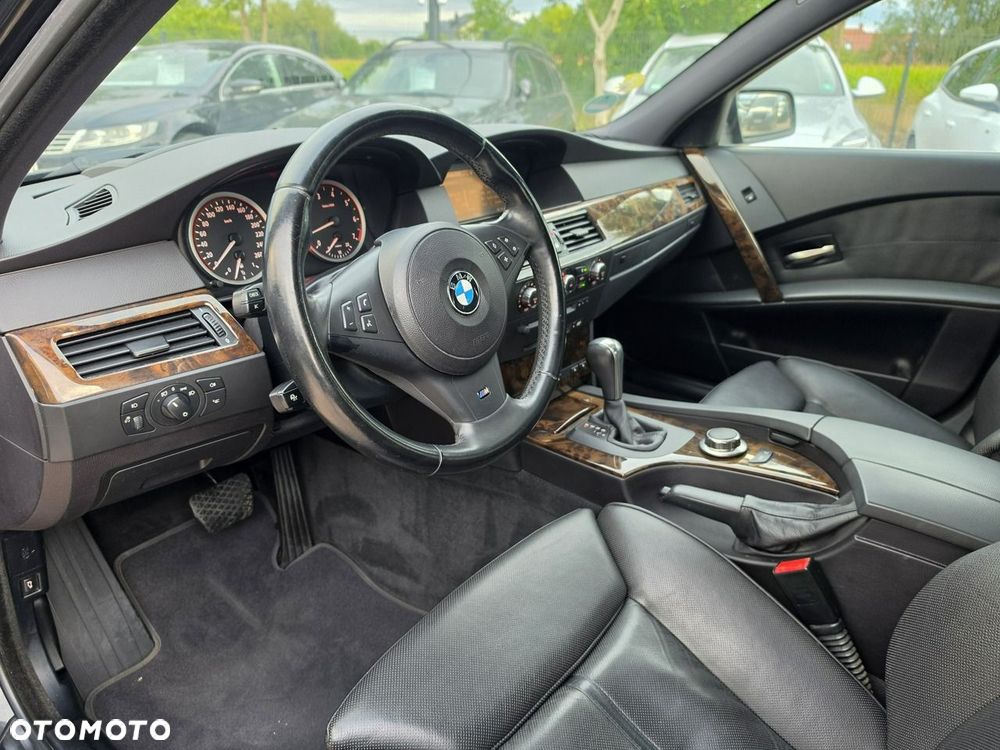 BMW Seria 5 550i - 29