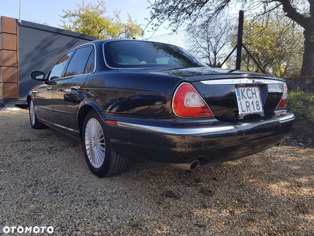 Jaguar XJ - 4