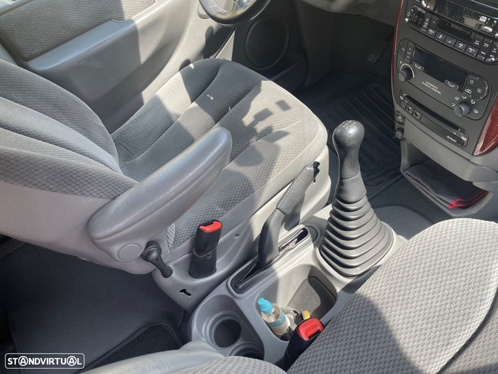 Chrysler Voyager 2.5 CRD SE - 2