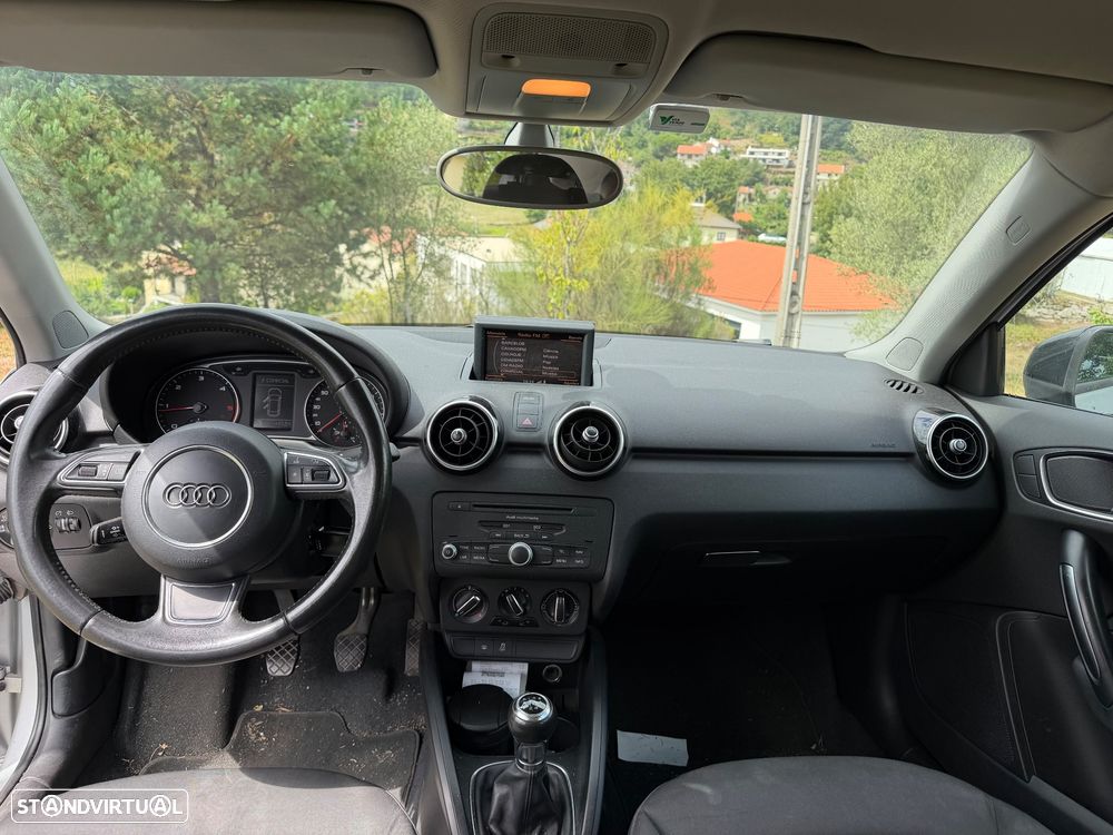 Audi A1 Sportback 1.6 TDI Admired - 3