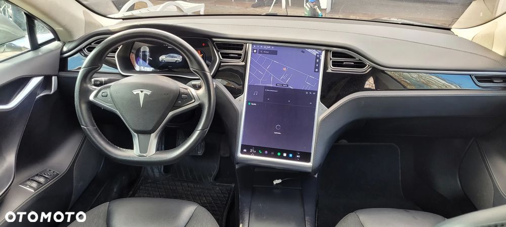 Tesla Model S - 12