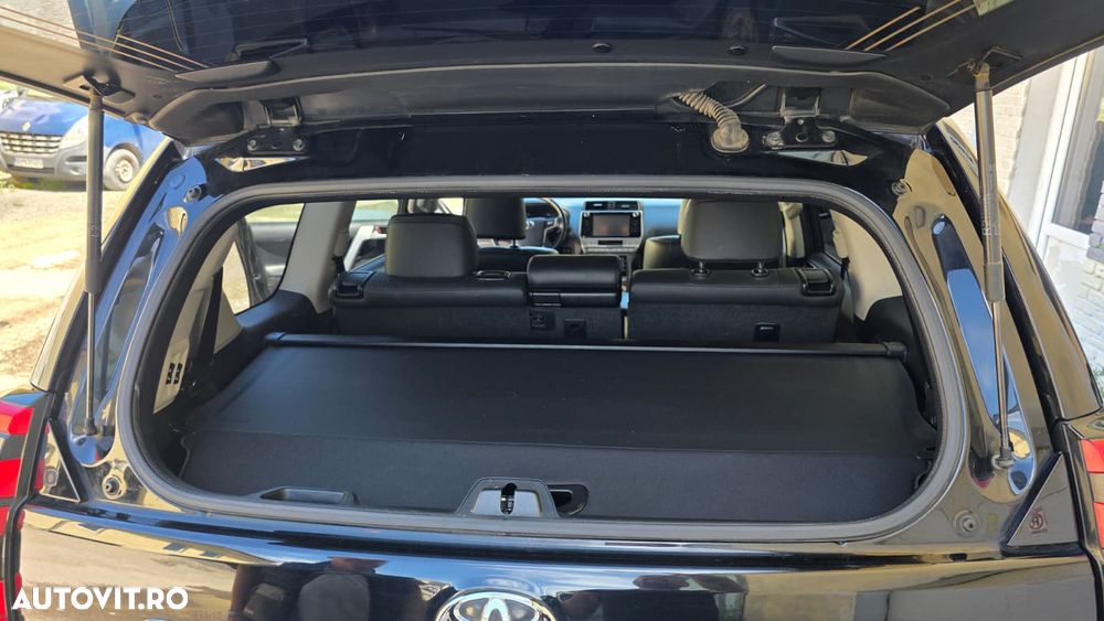 Toyota Land Cruiser 2.8l Turbo D-4D A/T Luxury - 9