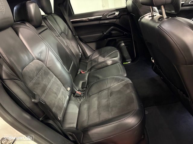 Porsche Cayenne S E-Hybrid Platinum Edition - 38