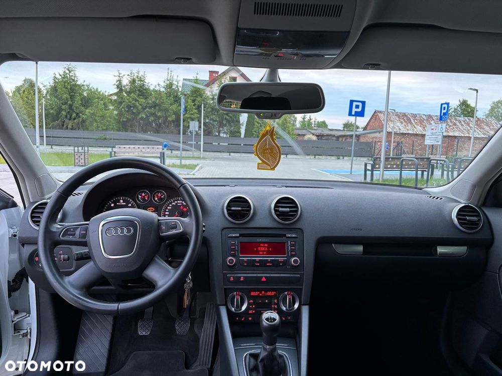 Audi A3 Sportback 1.6 TDI DPF Attraction - 4