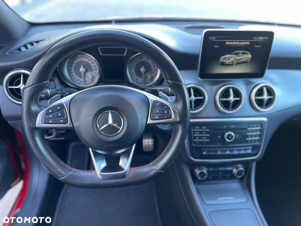 Mercedes-Benz CLA 180 7G-DCT SCORE - 13