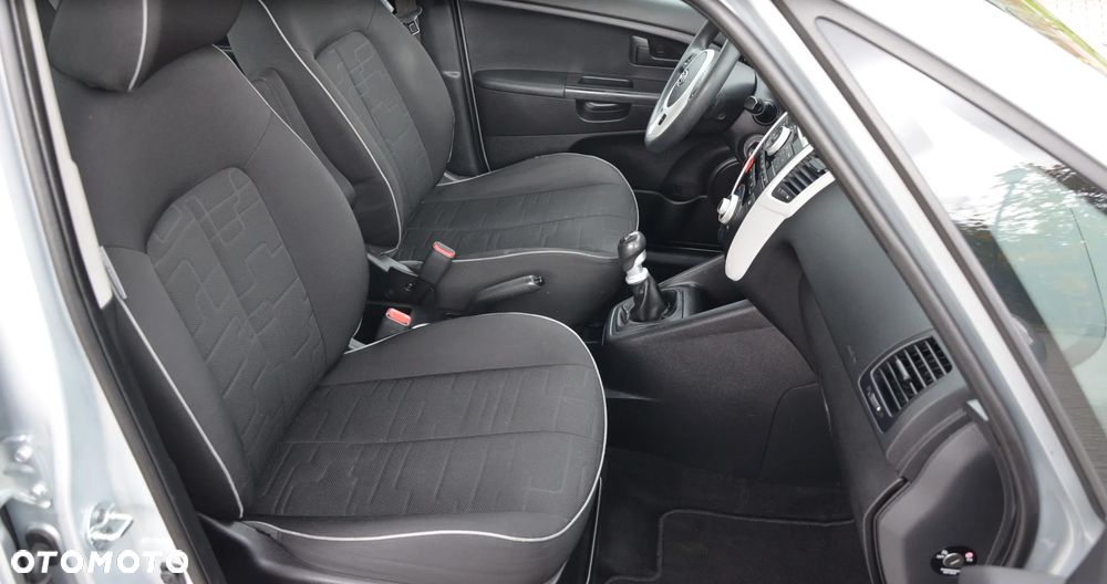 Kia Venga - 17