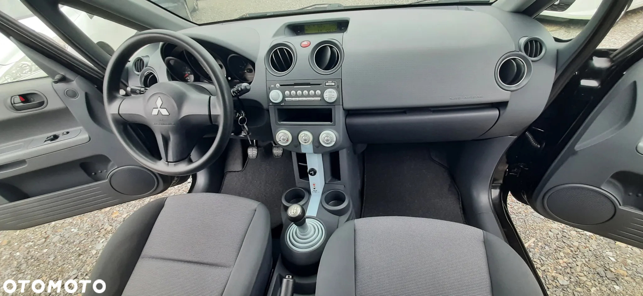 Mitsubishi Colt - 32