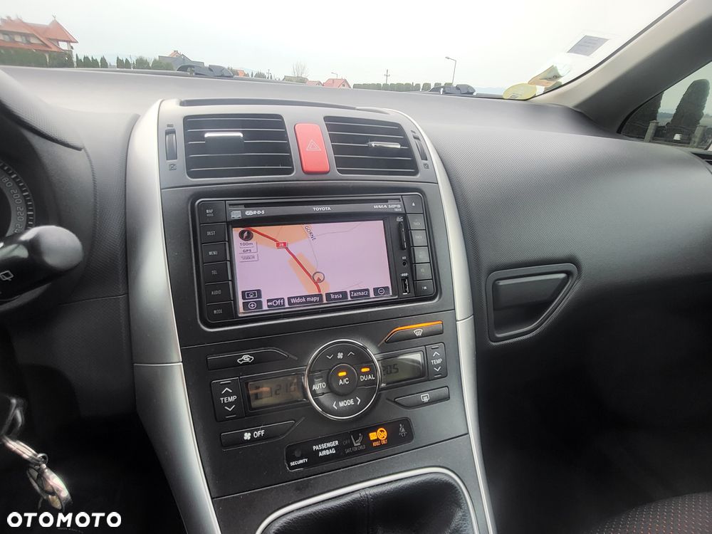 Toyota Auris 2.0 D-4D Prestige - 22