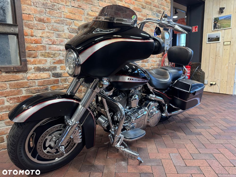 Harley-Davidson Touring Street Glide - 4