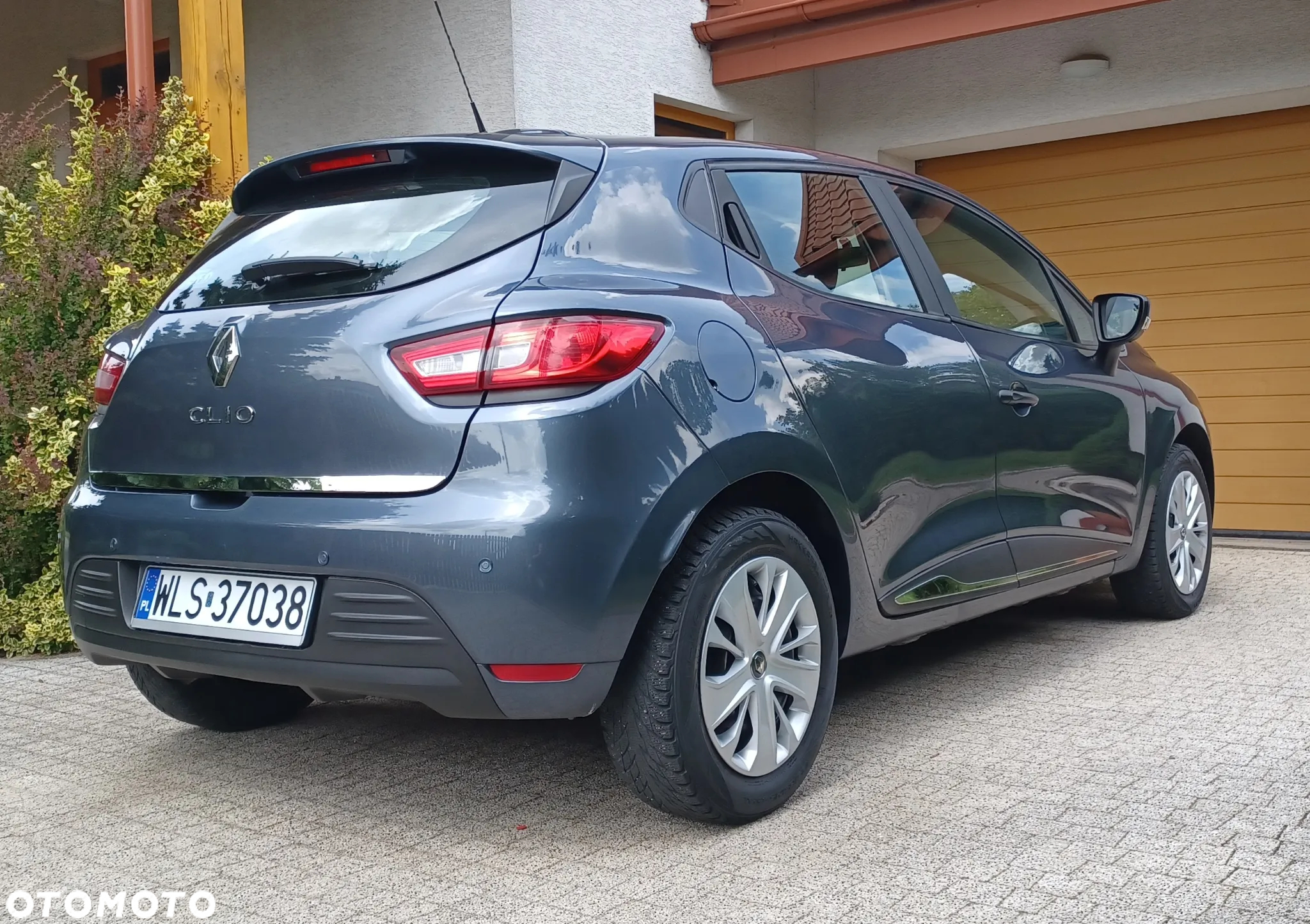 Renault Clio 1.2 16V 75 Life - 10