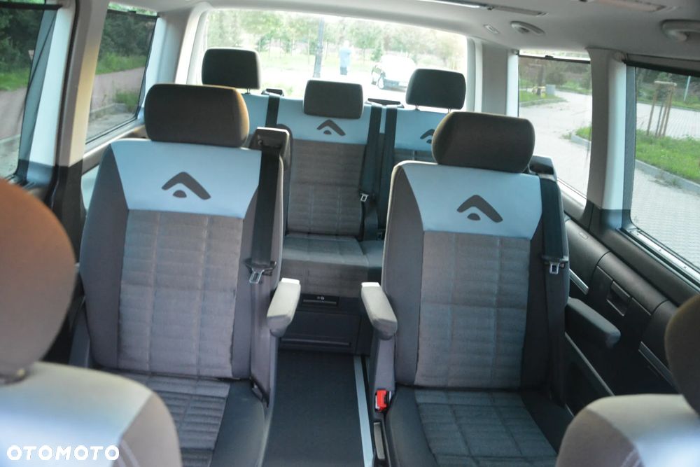 Volkswagen Multivan - 30