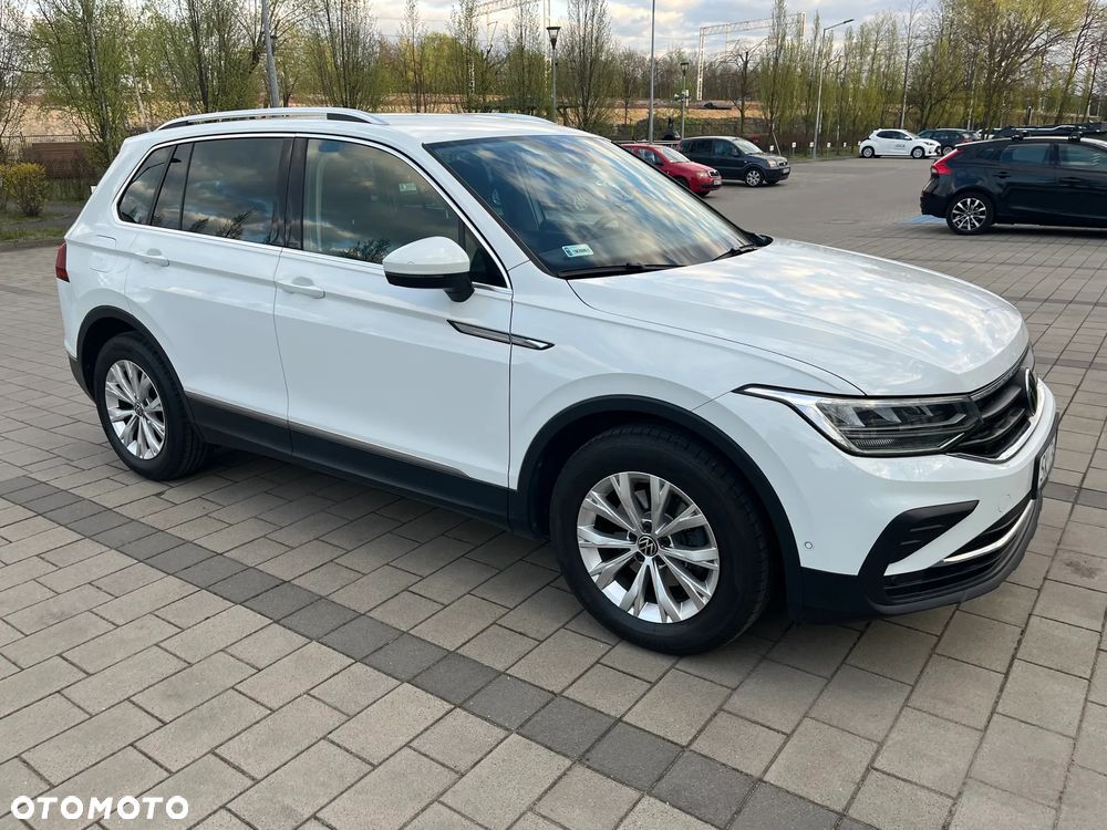 Volkswagen Tiguan - 1
