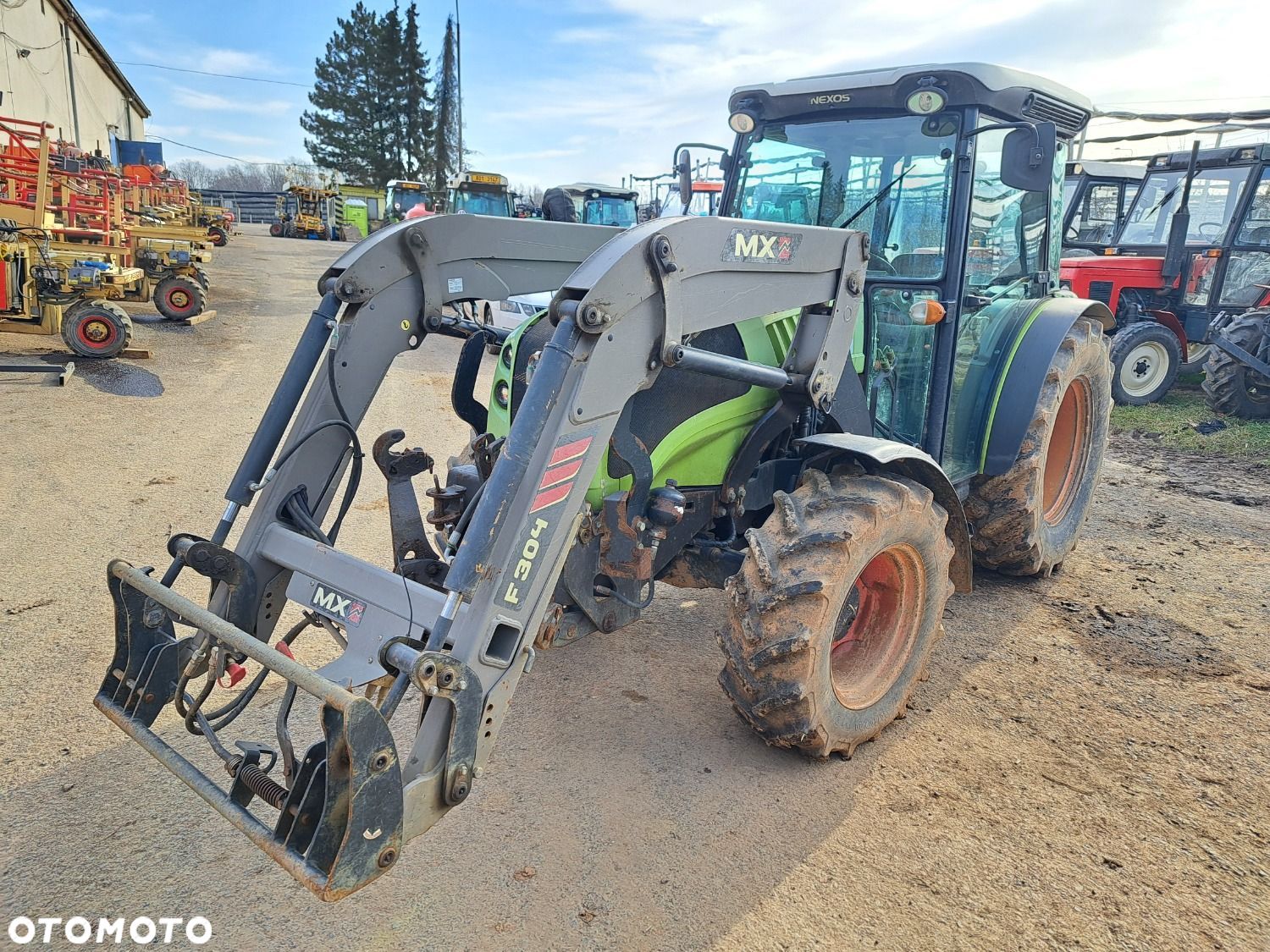 Claas Nexos 240 F 4X4 - 1
